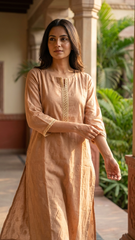 Self jacquard kurti with lining and fine lace detailing